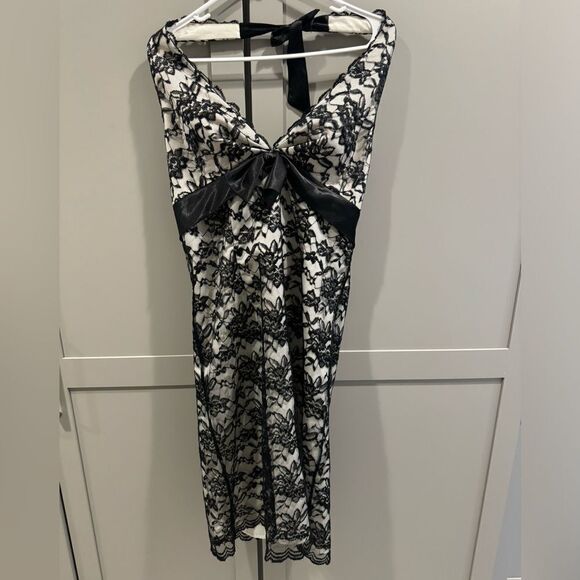 Beautiful White House Black Market Halter lace overlay dress! 💗 - Picture 1 of 16